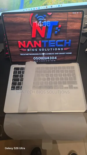 New Laptop Apple MacBook Air 2025 M4 16GB Apple M4 SSHD (Hybrid) 256GB