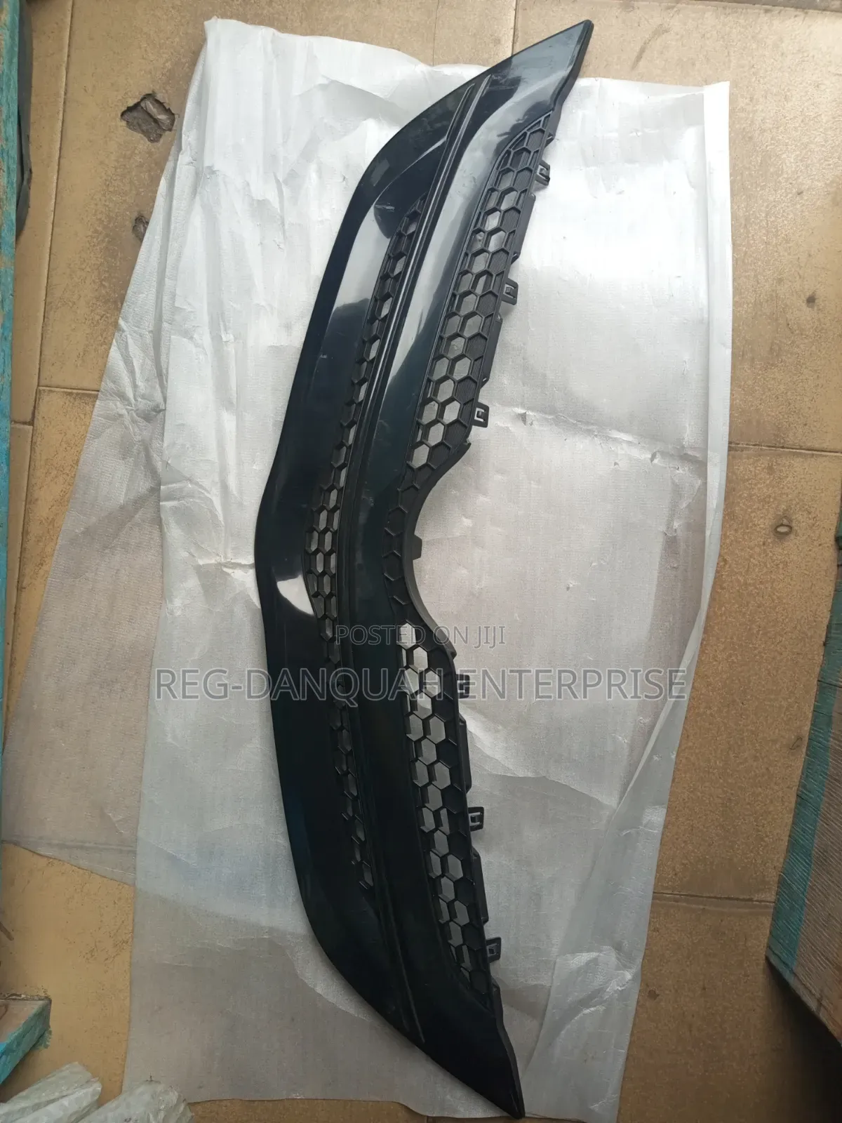 Toyota Yaris 2007-2011 Top Grille