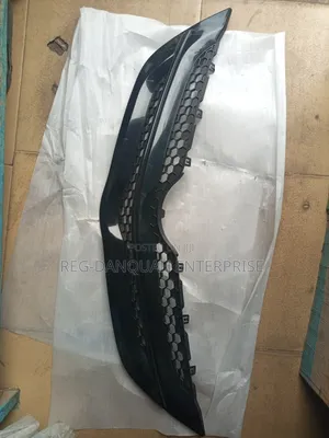 Toyota Yaris 2007-2011 Top Grille