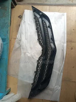 Toyota Yaris 2007-2011 Top Grille