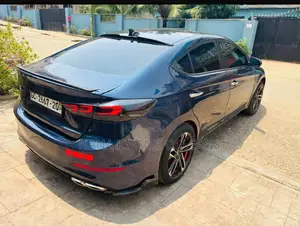 Hyundai Elantra Limited Sedan FWD (2.0L 4cyl 6A) 2017 Black