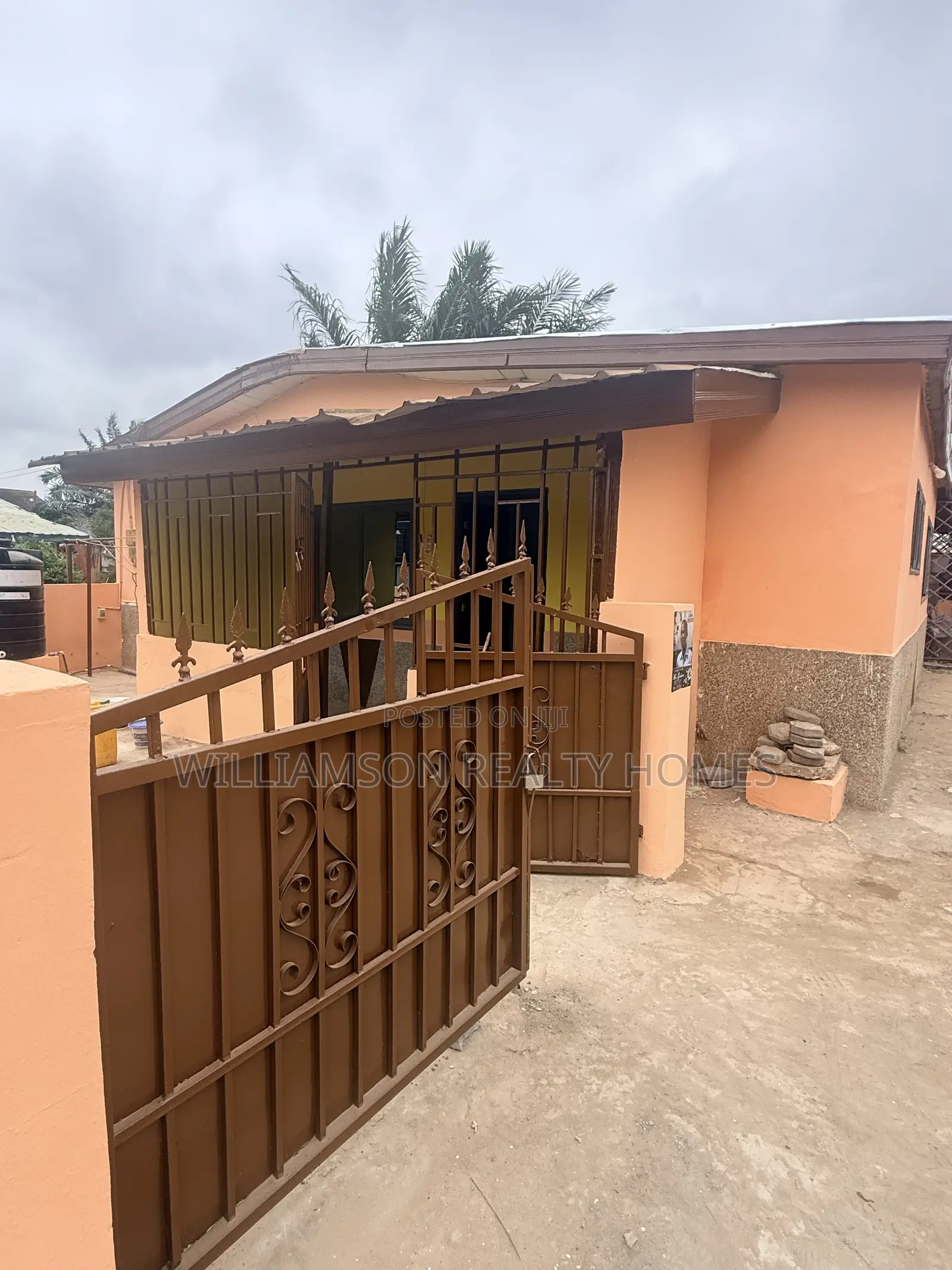 2bdrm House in Spintex Main Road for rent
