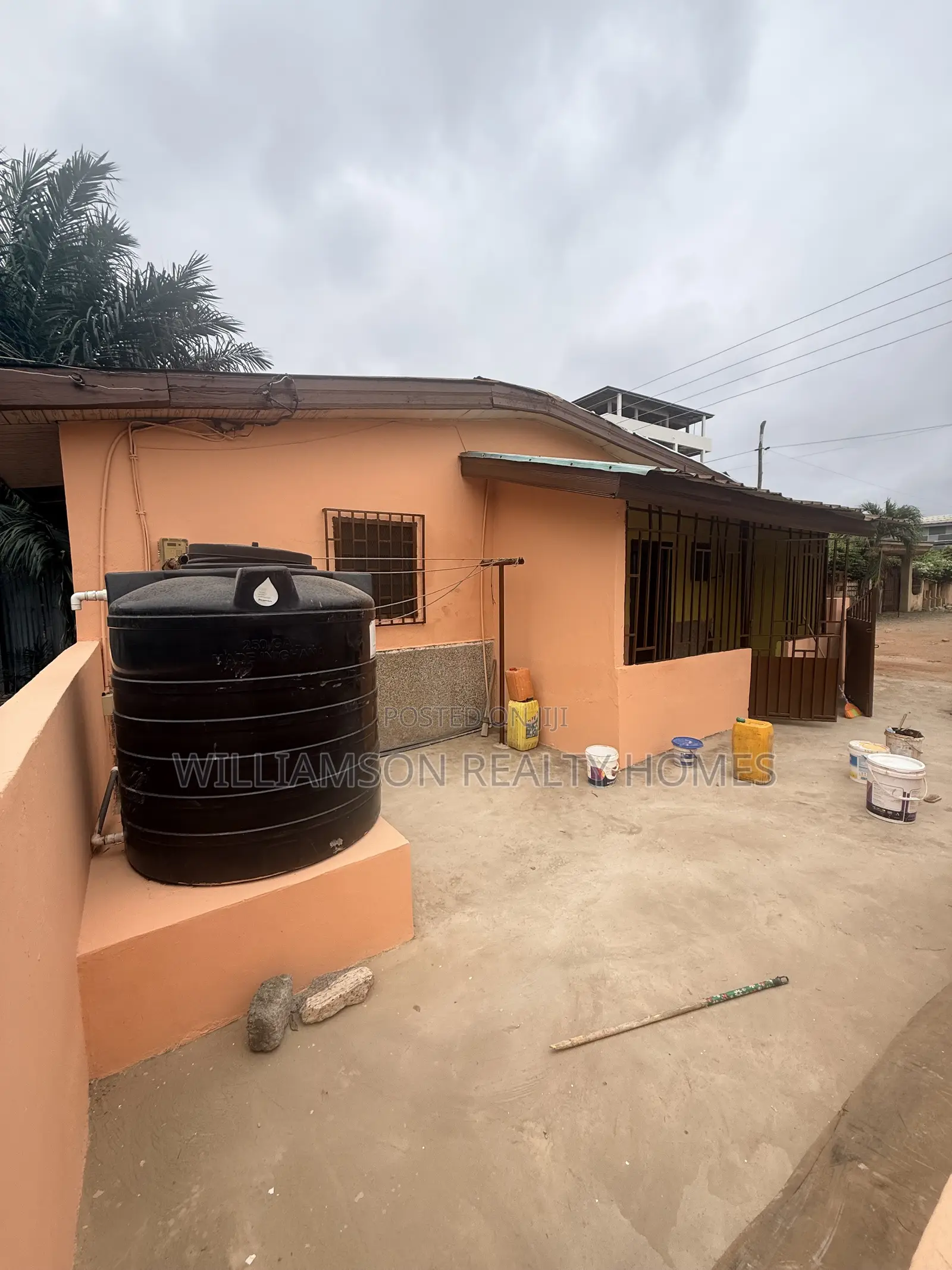 2bdrm House in Spintex Main Road for rent