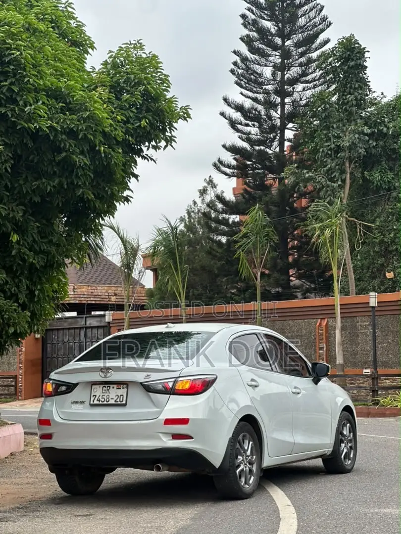 Toyota Yaris iA 1.5 FWD 2019 Gray