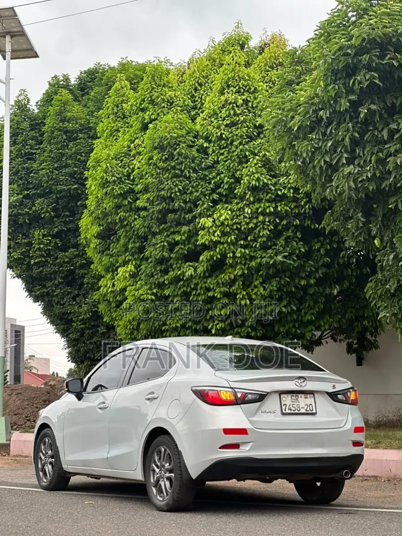 Toyota Yaris iA 1.5 FWD 2019 Gray