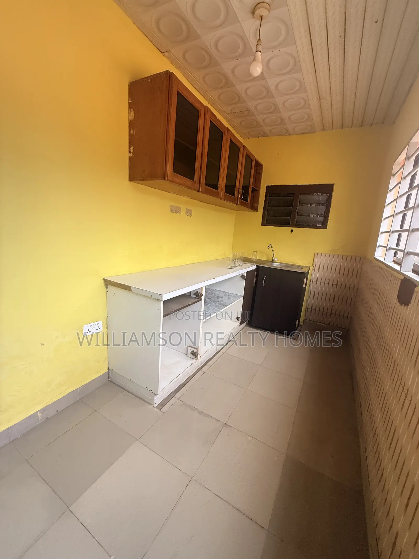 2bdrm House in Spintex Main Road for rent