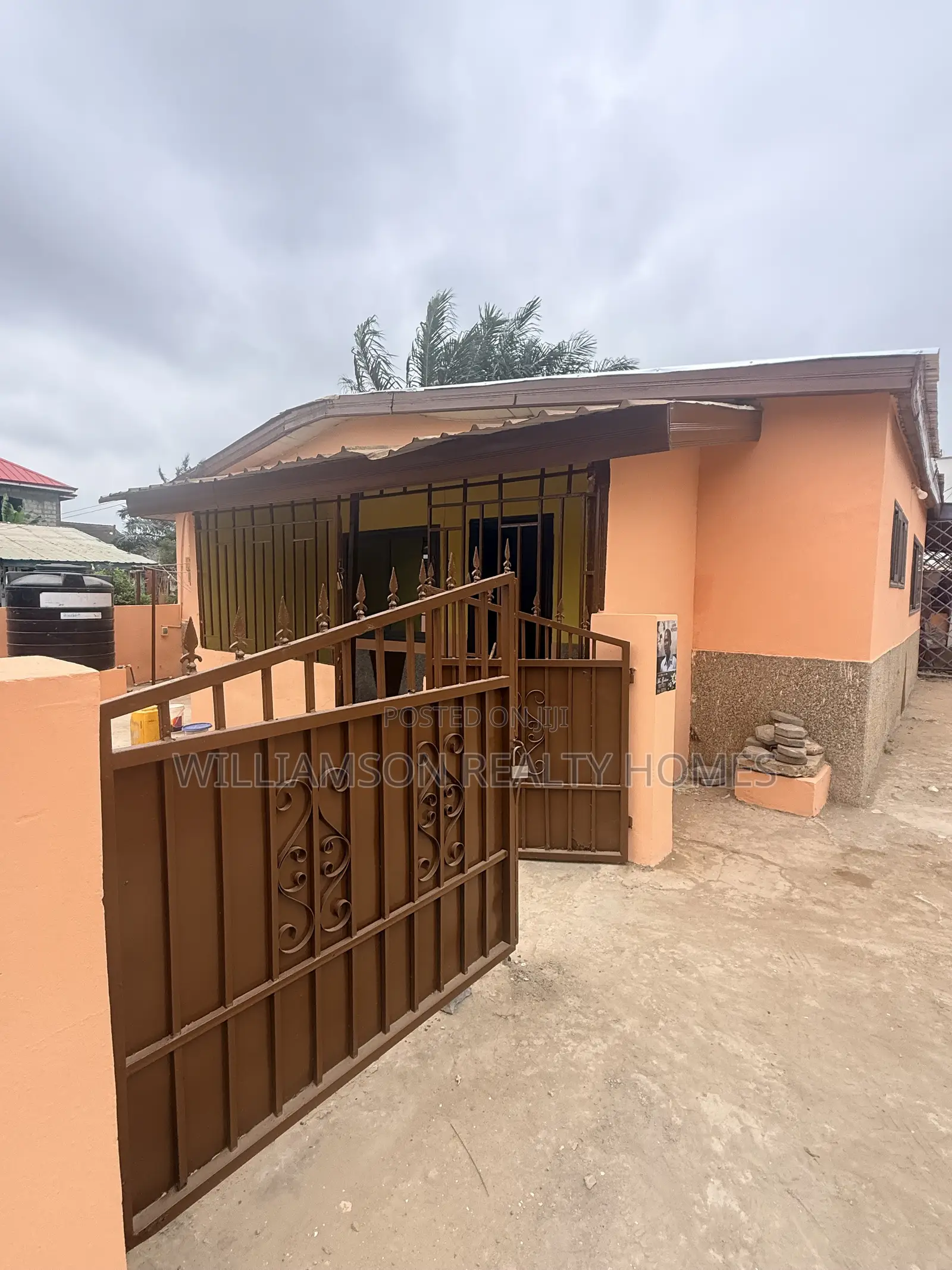 2bdrm House in Spintex Main Road for rent