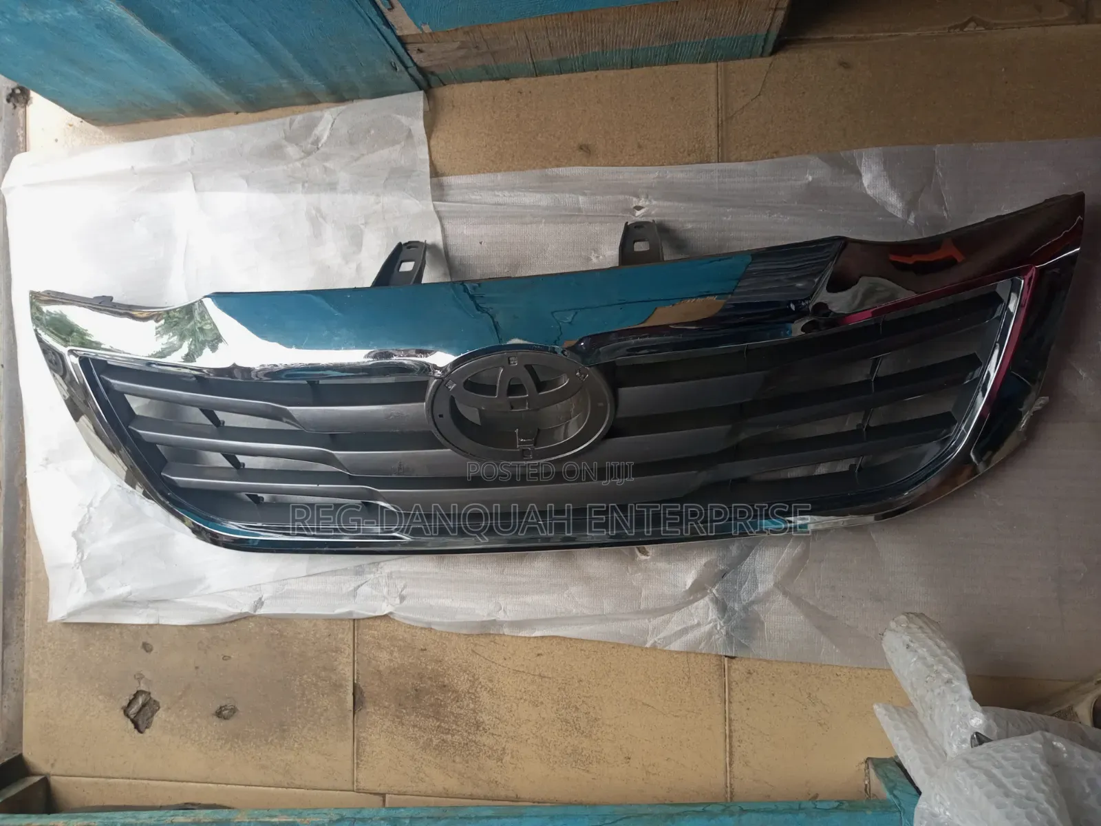 Toyota Hilux 2011-2014 Grille/Shells