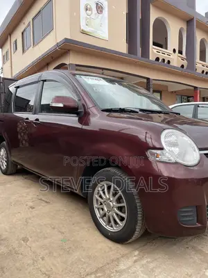 Toyota Sienta 1.5 AWD 2012 Maroon