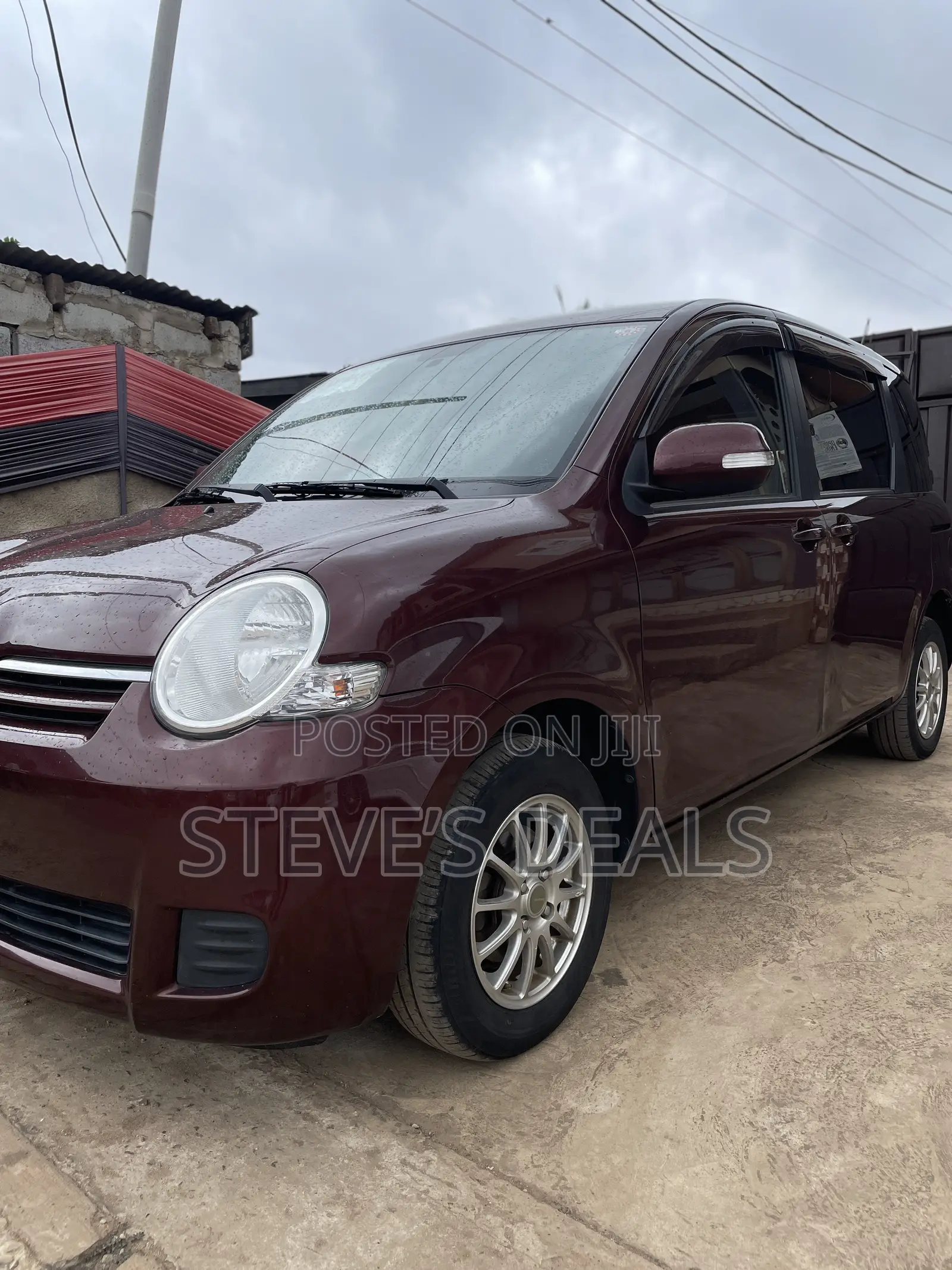 Toyota Sienta 1.5 AWD 2012 Maroon