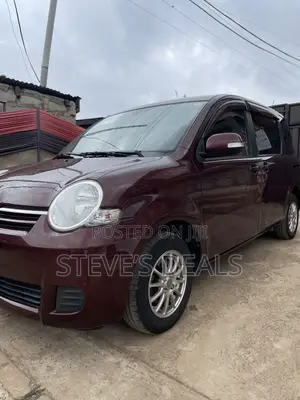 Toyota Sienta 1.5 AWD 2012 Maroon