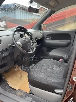 Toyota Sienta 1.5 AWD 2012 Maroon