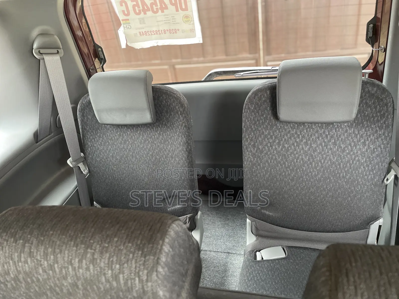 Toyota Sienta 1.5 AWD 2012 Maroon