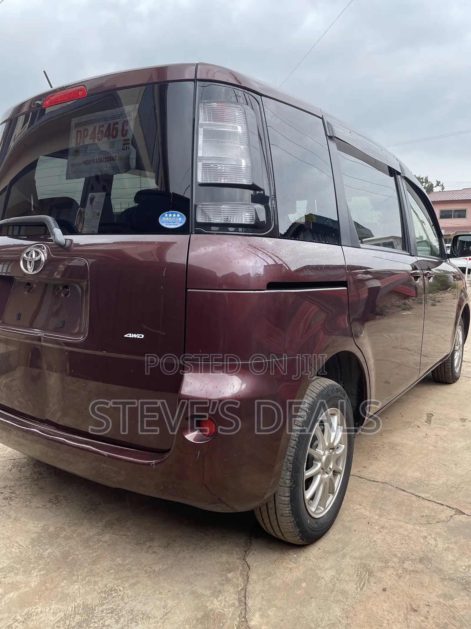 Toyota Sienta 1.5 AWD 2012 Maroon