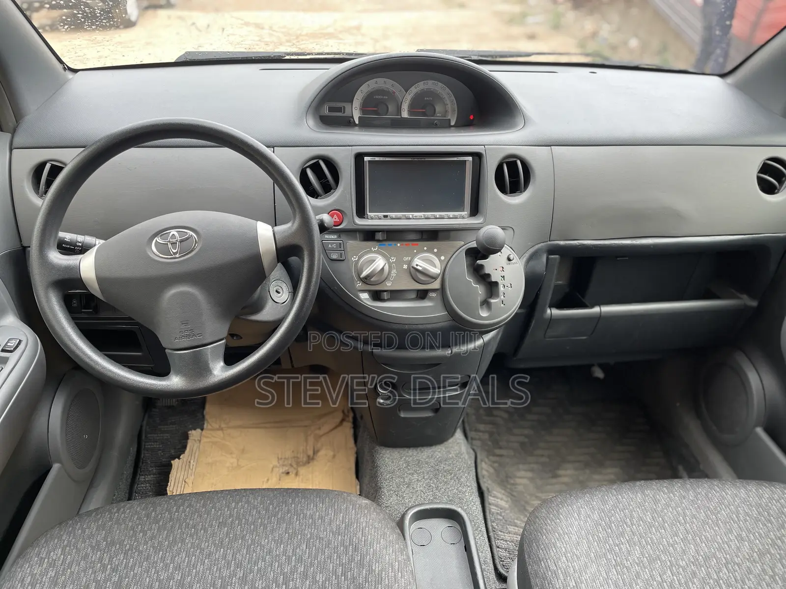 Toyota Sienta 1.5 AWD 2012 Maroon