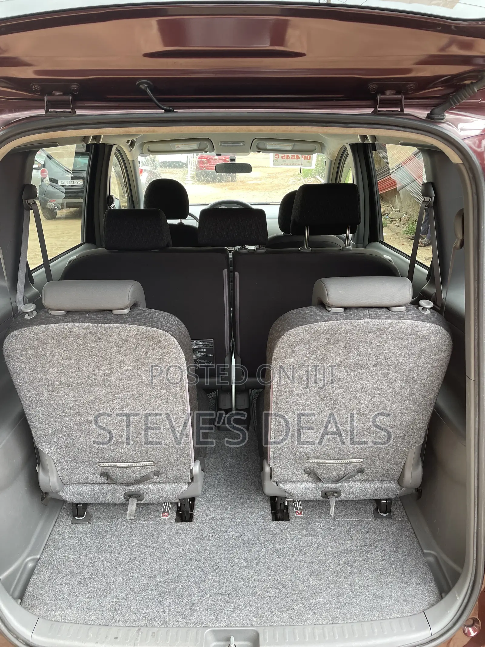 Toyota Sienta 1.5 AWD 2012 Maroon
