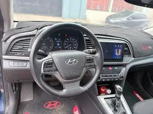 Hyundai Elantra Limited Sedan FWD (2.0L 4cyl 6A) 2017 Black