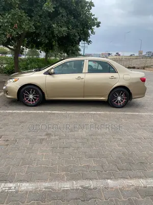 Toyota Corolla LE 4dr Sedan (1.8L 4cyl 4A) 2010 Gold