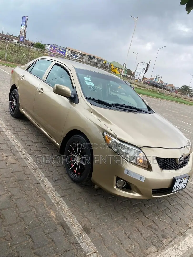 Toyota Corolla LE 4dr Sedan (1.8L 4cyl 4A) 2010 Gold