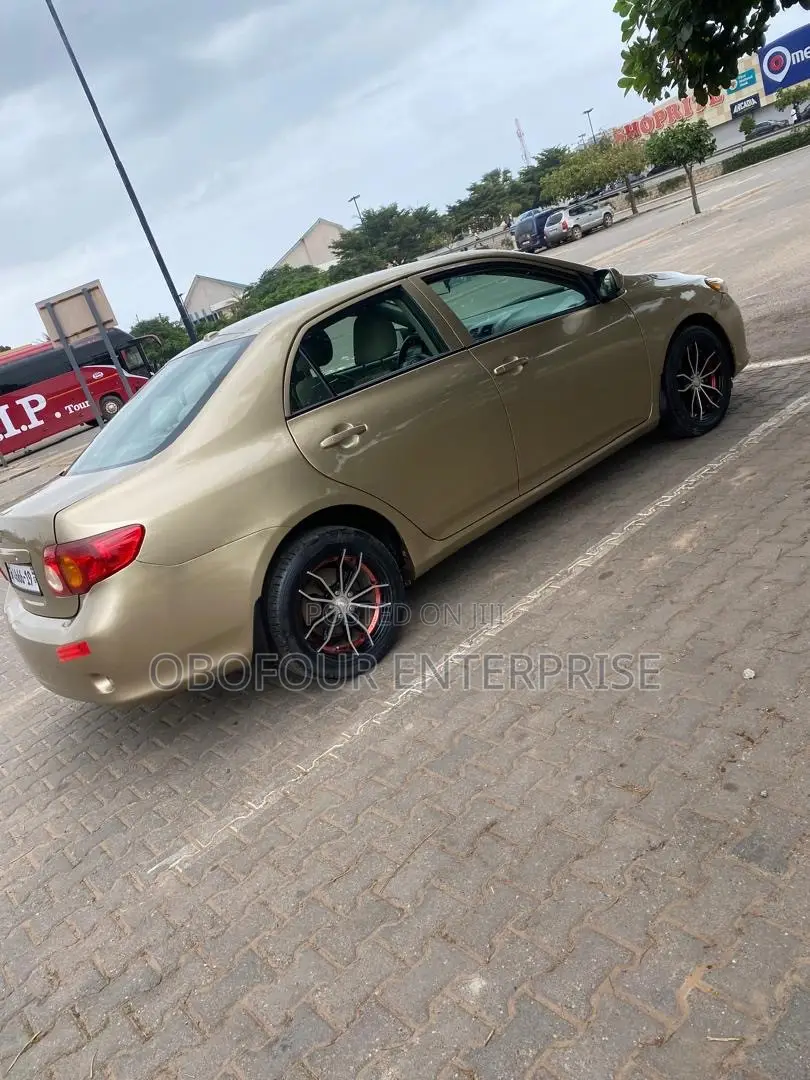 Toyota Corolla LE 4dr Sedan (1.8L 4cyl 4A) 2010 Gold