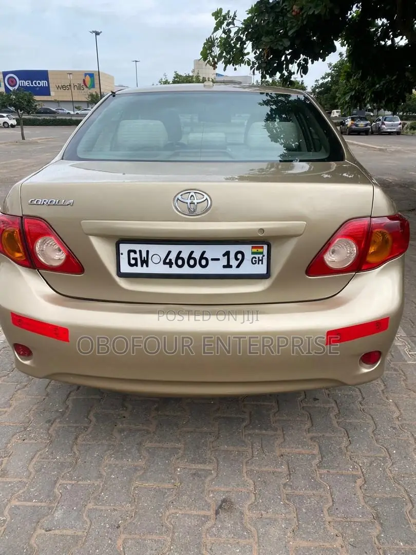 Toyota Corolla LE 4dr Sedan (1.8L 4cyl 4A) 2010 Gold
