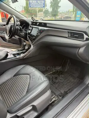 Toyota Camry SE FWD 2020 Silver
