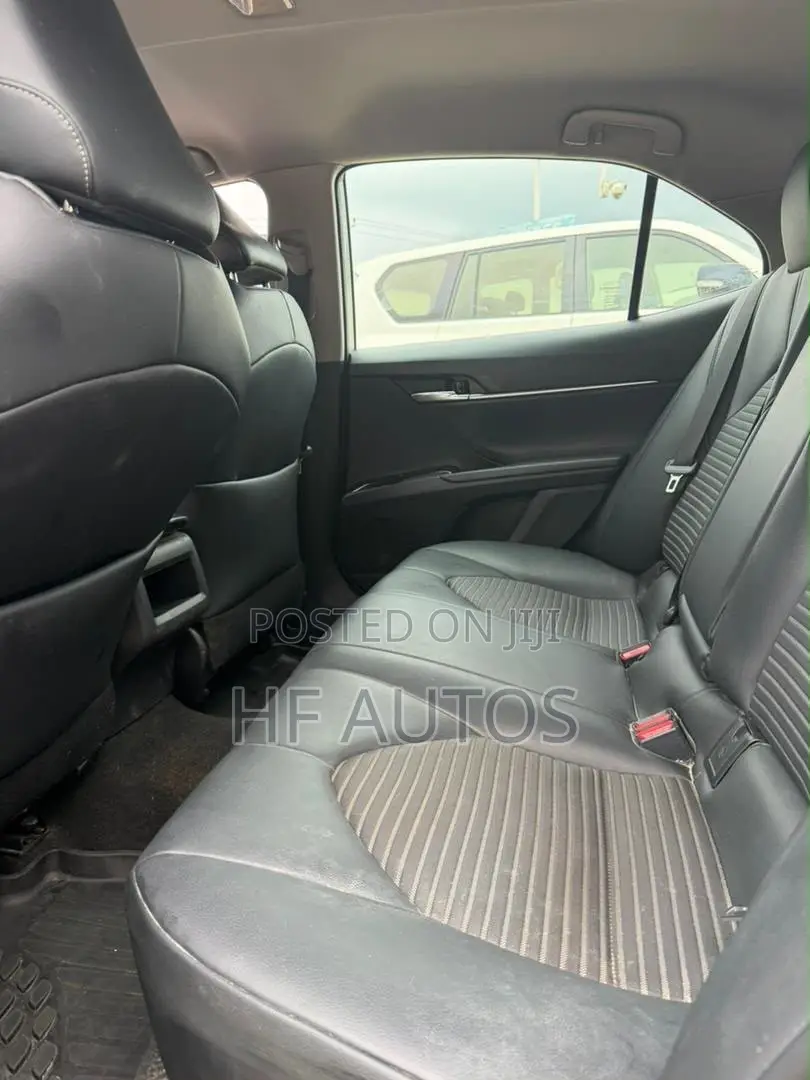 Toyota Camry SE FWD 2020 Silver