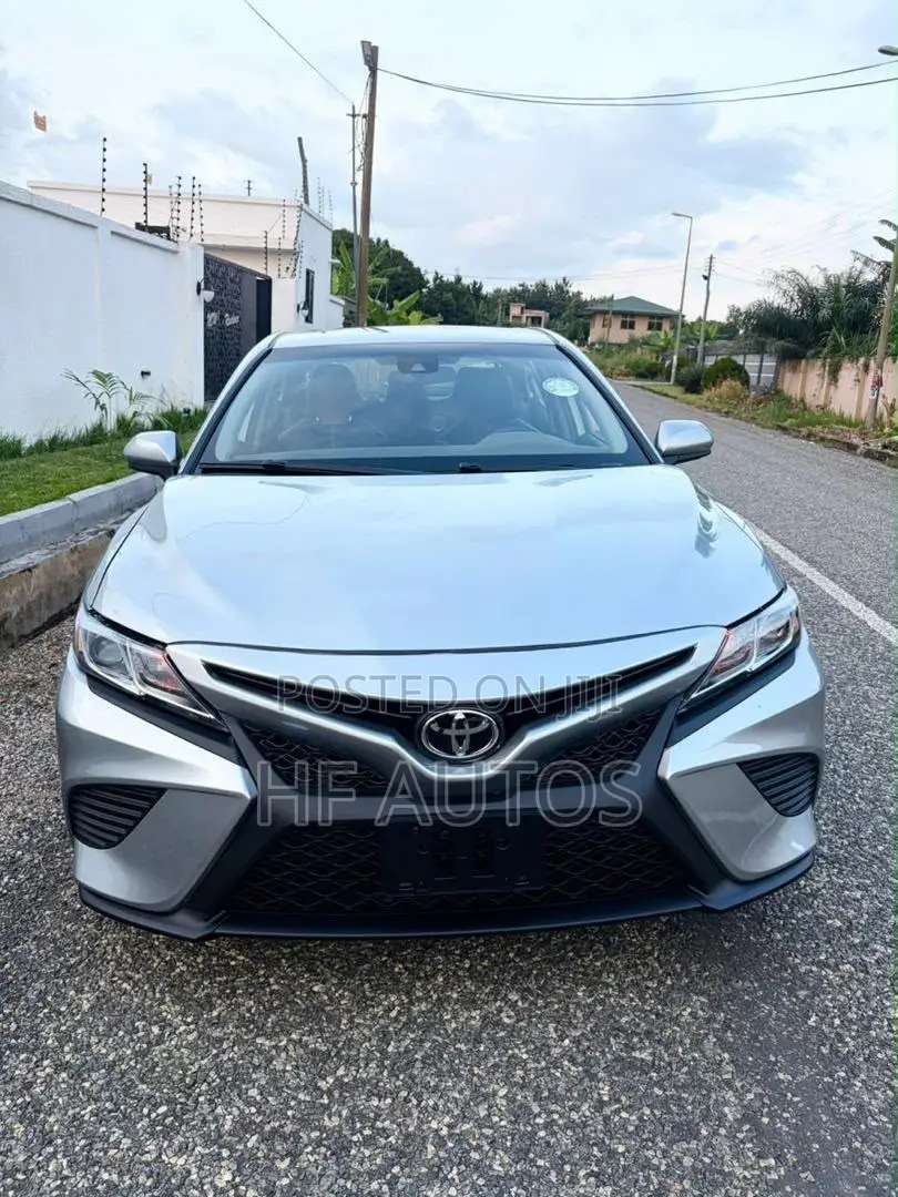 Toyota Camry SE FWD 2020 Silver