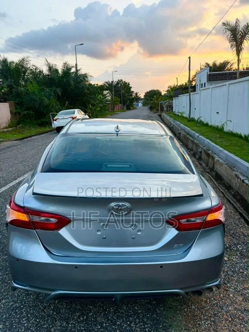 Toyota Camry SE FWD 2020 Silver
