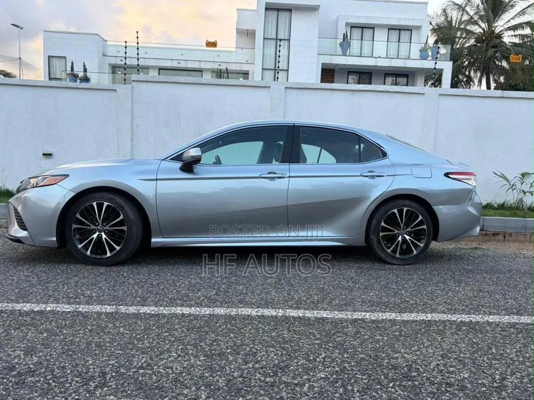 Toyota Camry SE FWD 2020 Silver