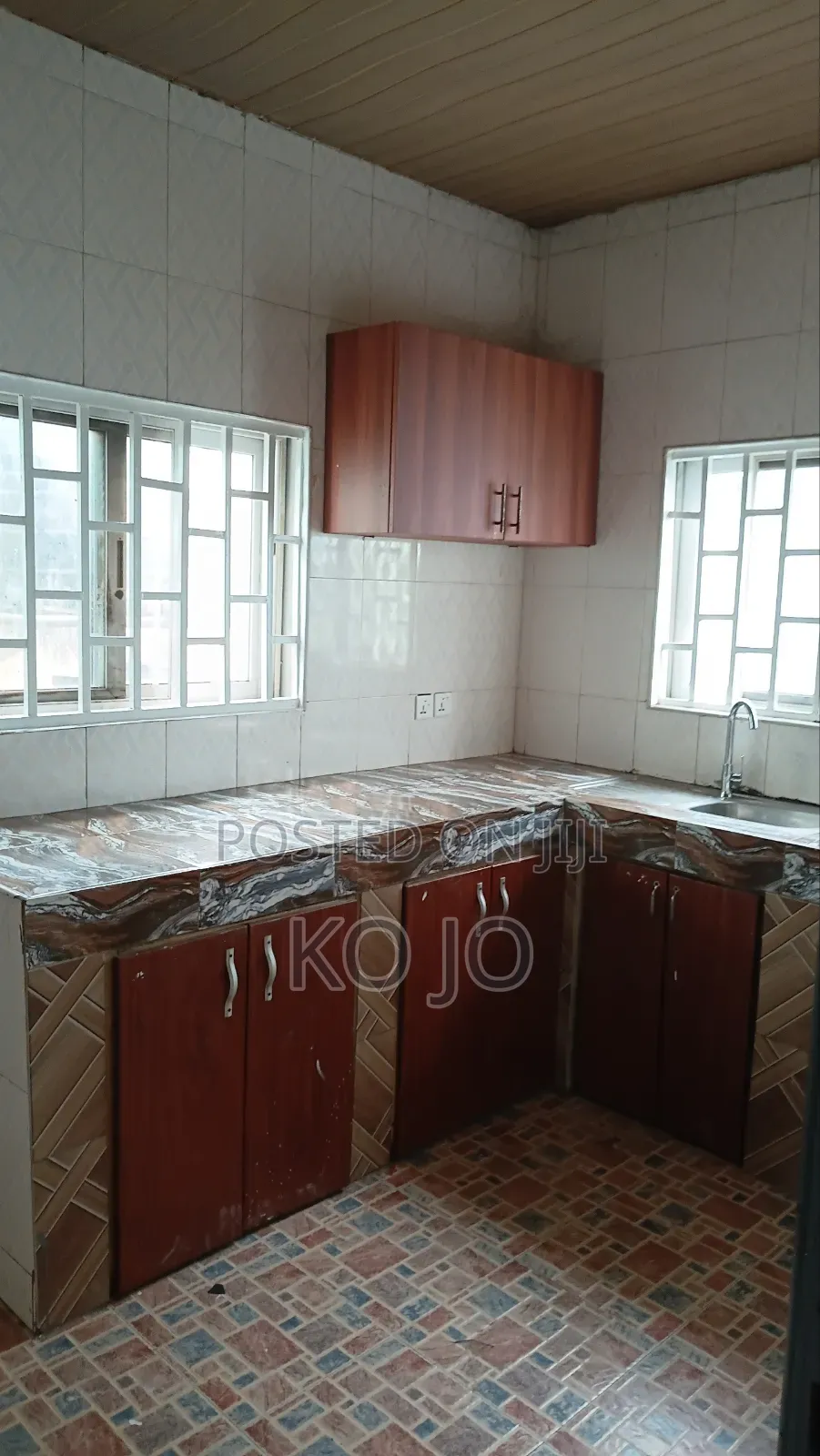 3bdrm Apartment in School Junction for rent