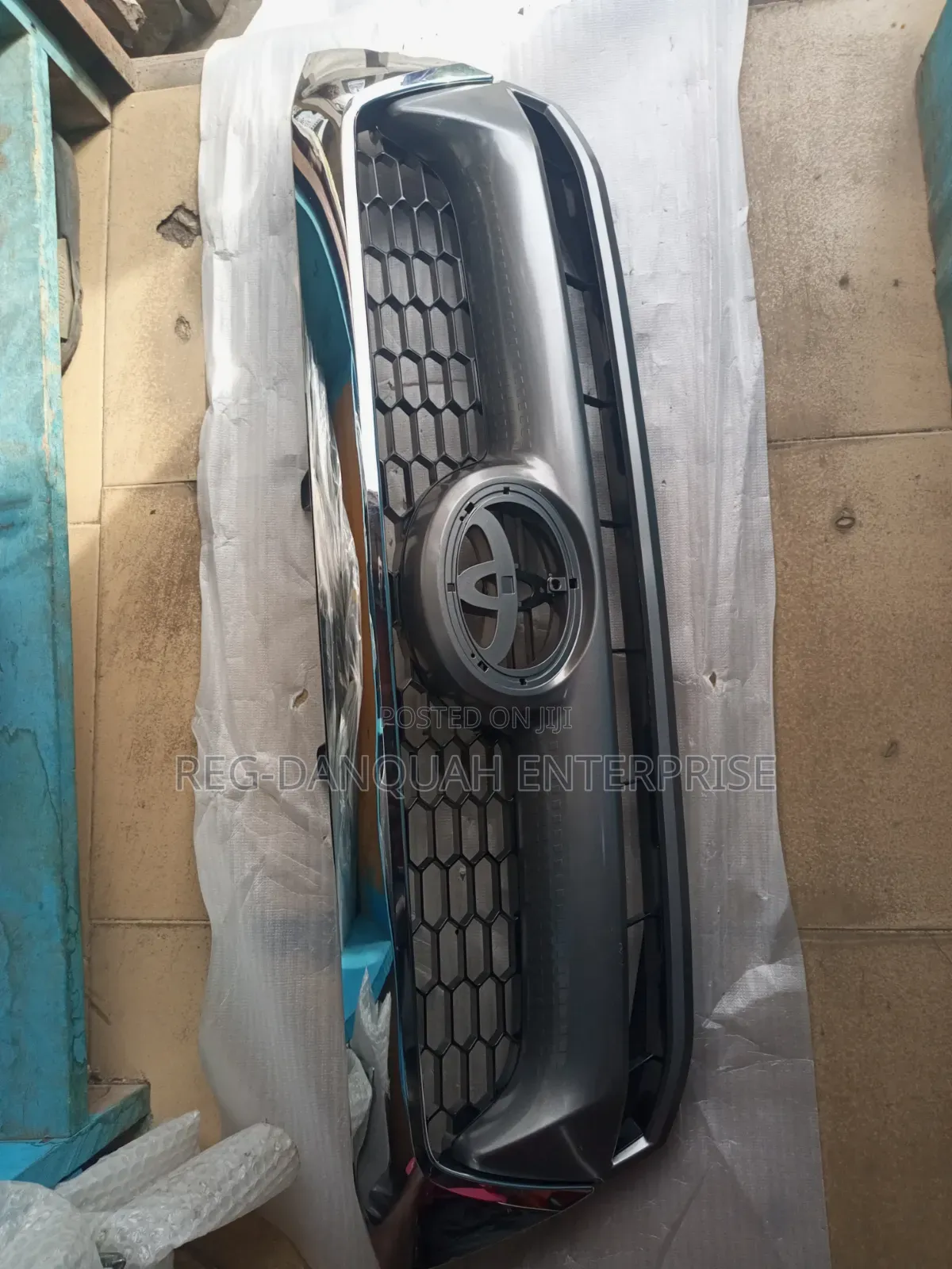Toyota Hilux 2005-2010 Top Grille/Shells