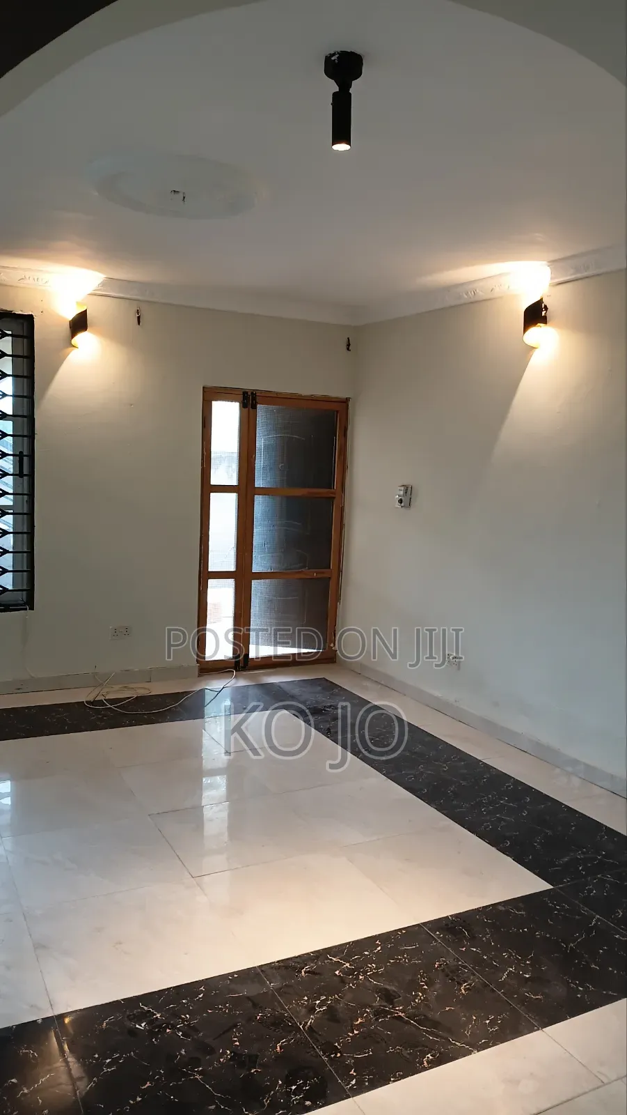 3bdrm Apartment in Little Roses Area for rent