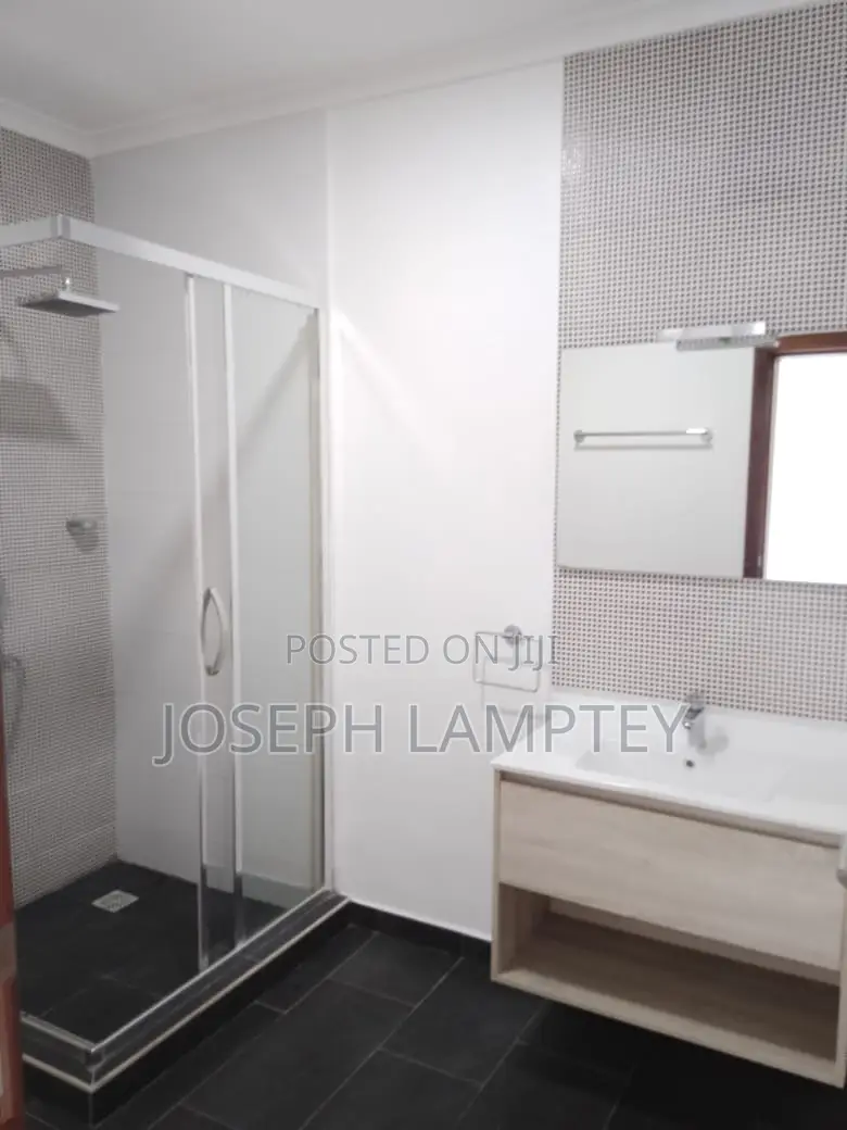 4bdrm Townhouse / Terrace in Joseph Lamptey, US Embassy Area for rent