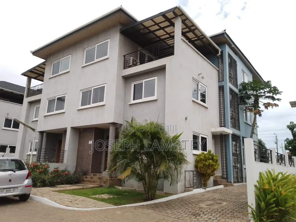 4bdrm Townhouse / Terrace in Joseph Lamptey, US Embassy Area for rent