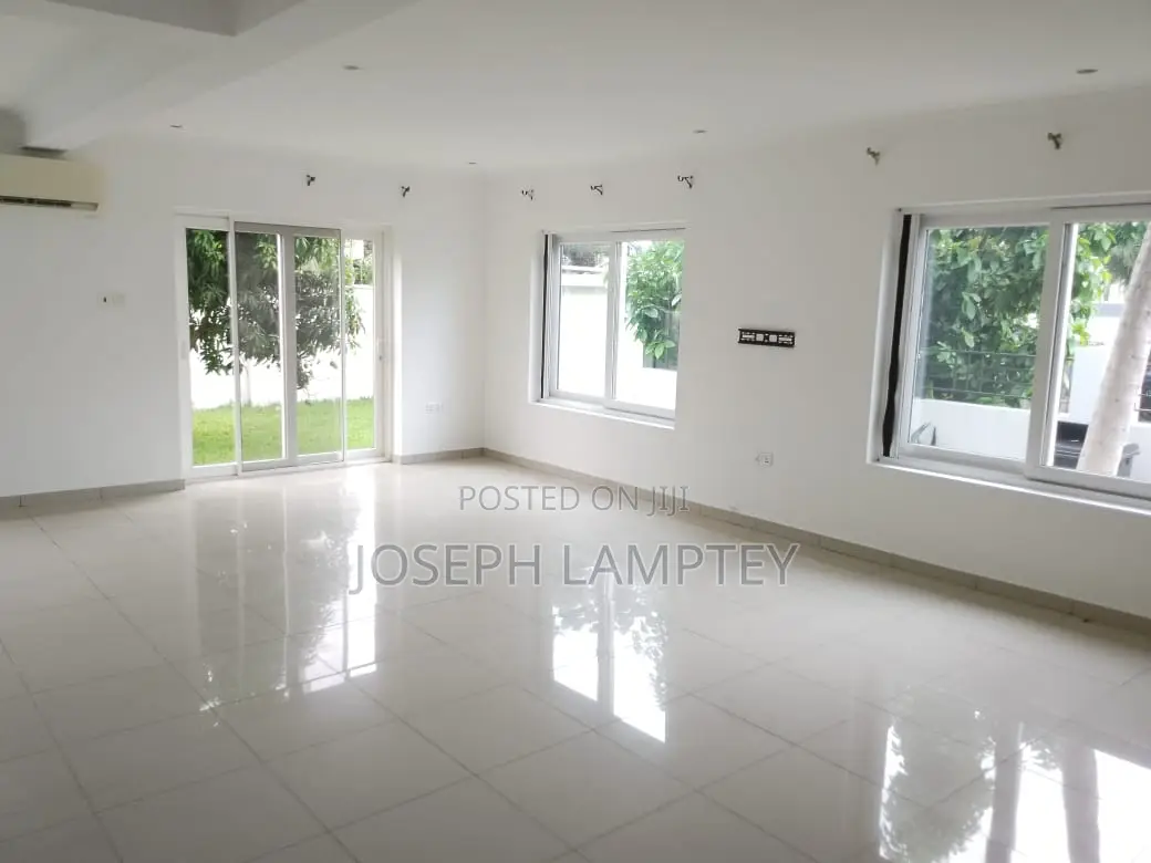 4bdrm Townhouse / Terrace in Joseph Lamptey, US Embassy Area for rent