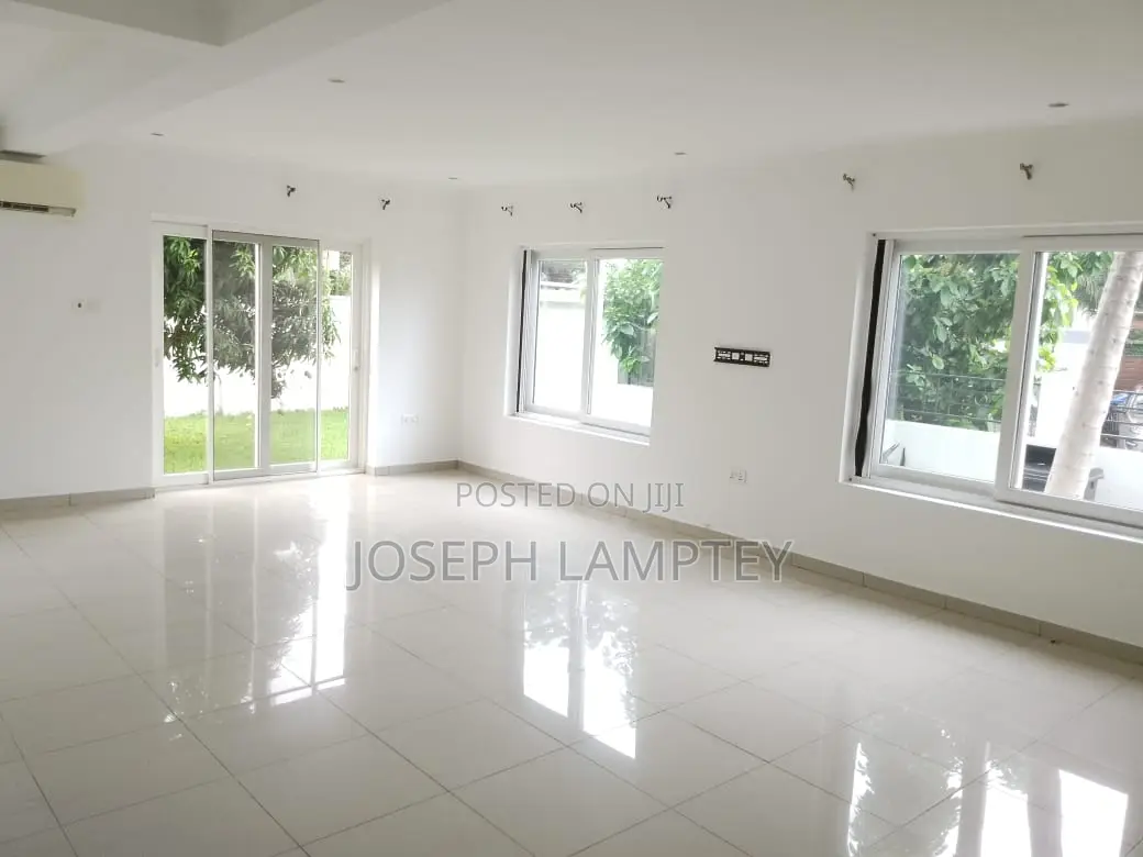 4bdrm Townhouse / Terrace in Joseph Lamptey, US Embassy Area for rent