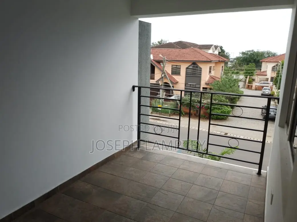 4bdrm Townhouse / Terrace in Joseph Lamptey, US Embassy Area for rent