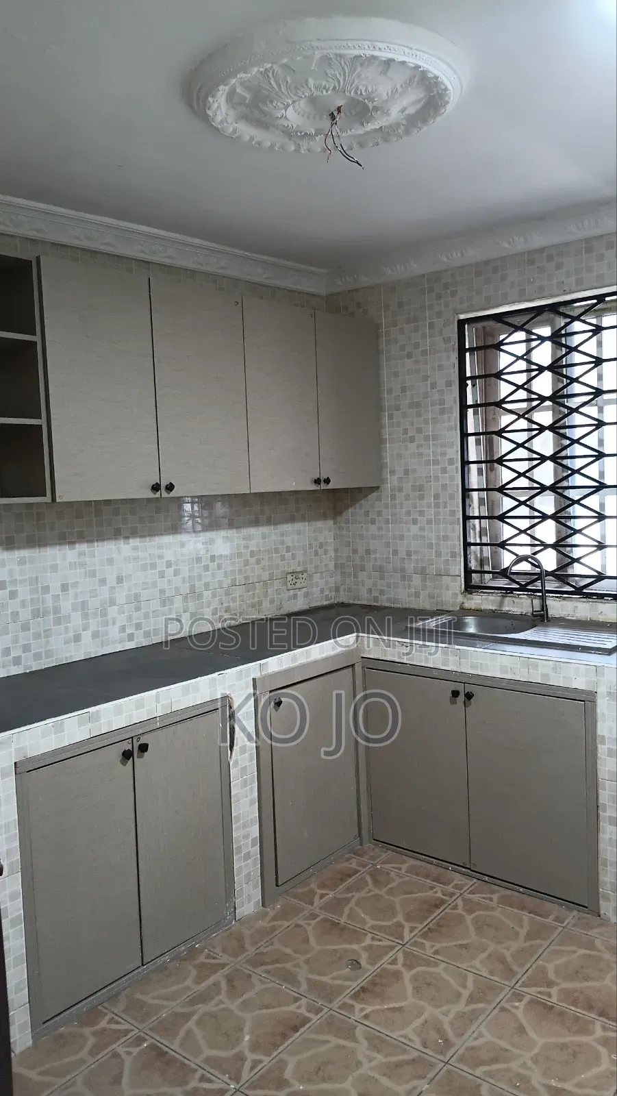 3bdrm Apartment in Little Roses Area for rent