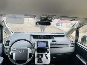 Toyota Voxy X L Edition 2WD 8-Seater 2012 Gray