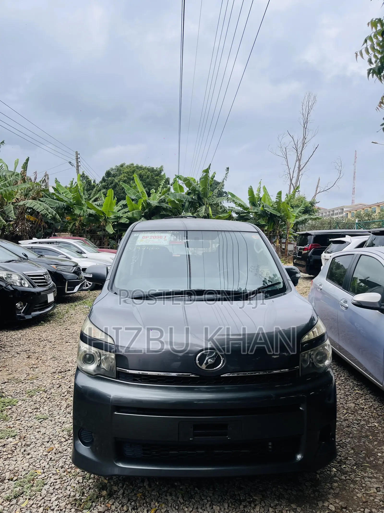 Toyota Voxy X L Edition 2WD 8-Seater 2012 Gray