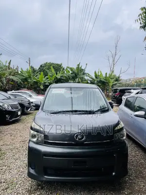 Toyota Voxy X L Edition 2WD 8-Seater 2012 Gray