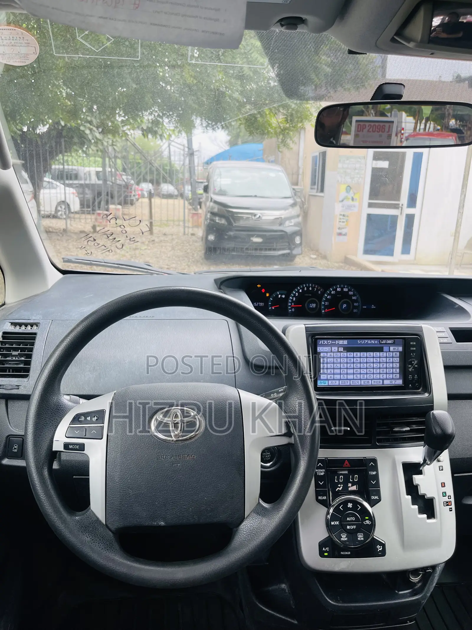 Toyota Voxy X L Edition 2WD 8-Seater 2012 Gray
