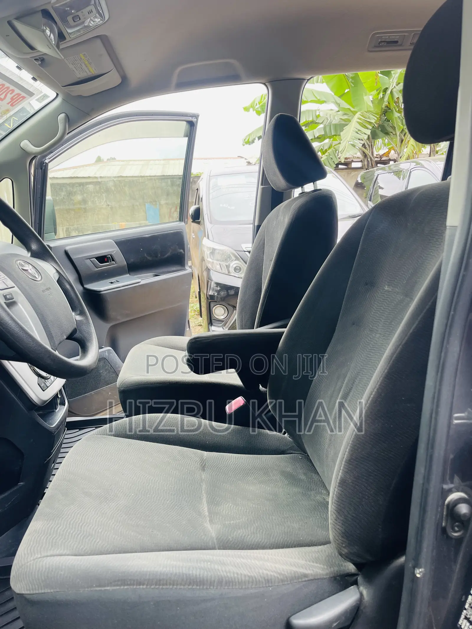 Toyota Voxy X L Edition 2WD 8-Seater 2012 Gray