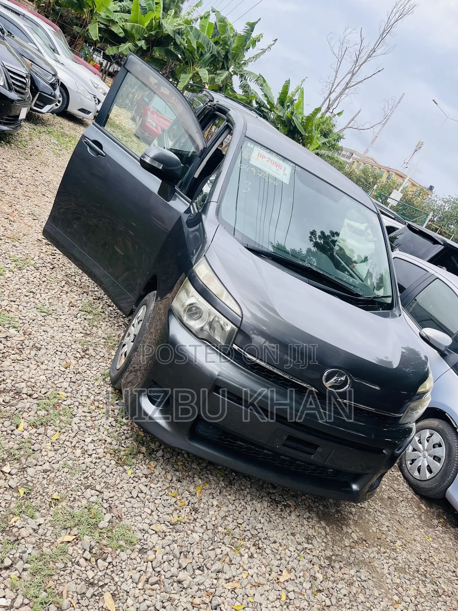 Toyota Voxy X L Edition 2WD 8-Seater 2012 Gray
