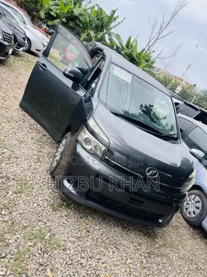 Toyota Voxy X L Edition 2WD 8-Seater 2012 Gray