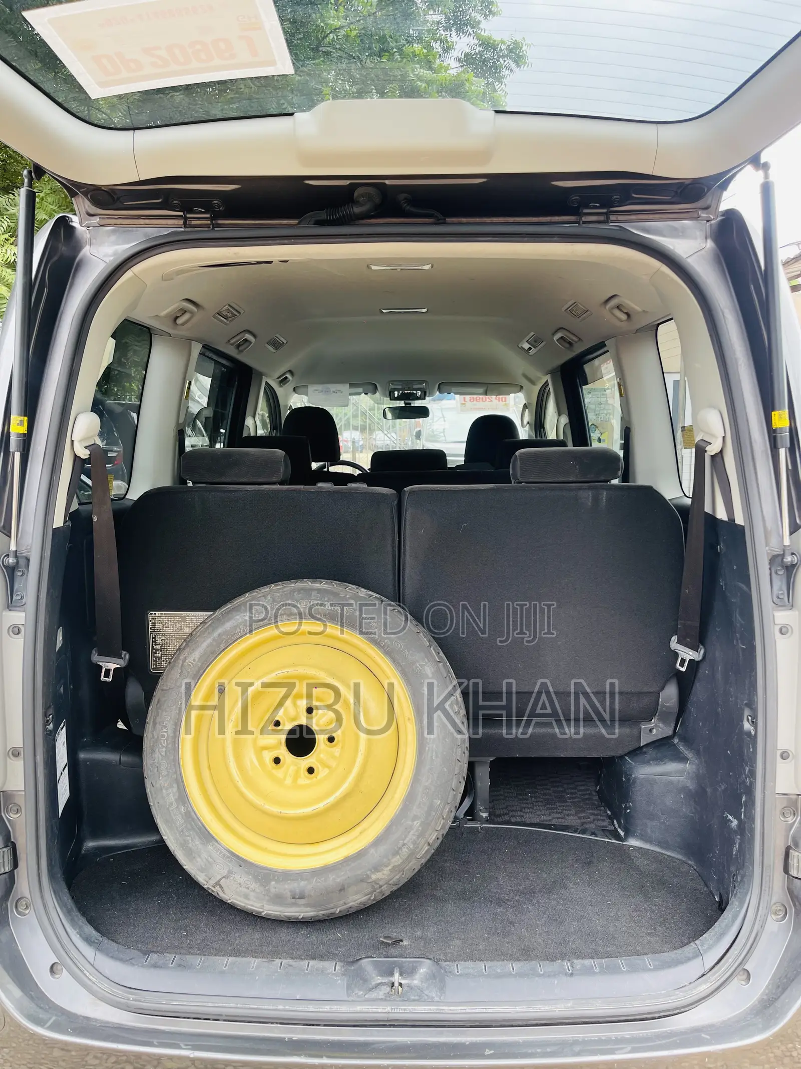 Toyota Voxy X L Edition 2WD 8-Seater 2012 Gray