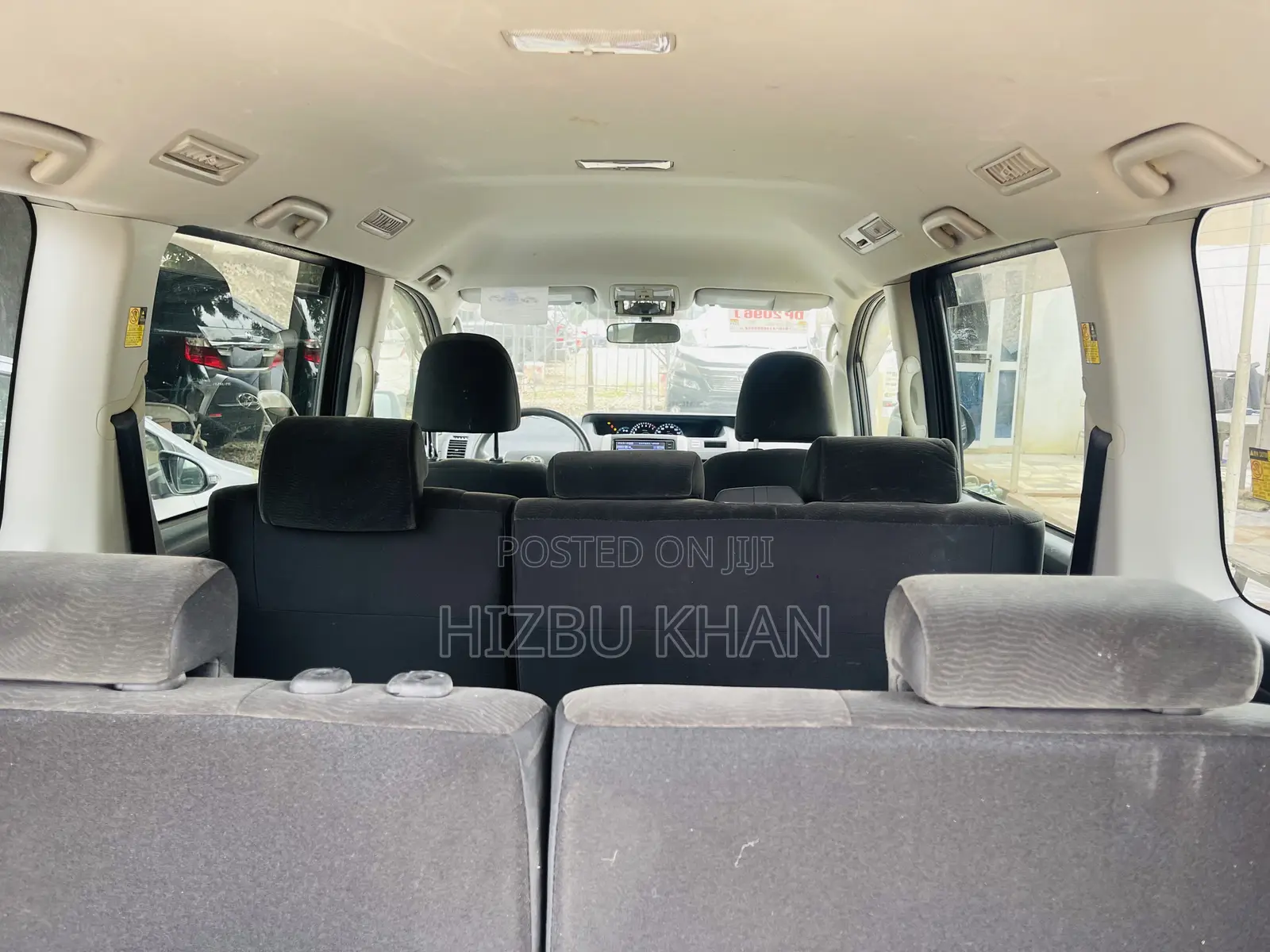 Toyota Voxy X L Edition 2WD 8-Seater 2012 Gray