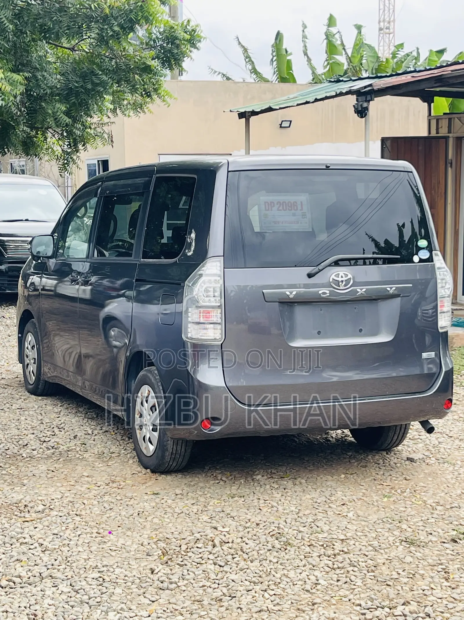 Toyota Voxy X L Edition 2WD 8-Seater 2012 Gray