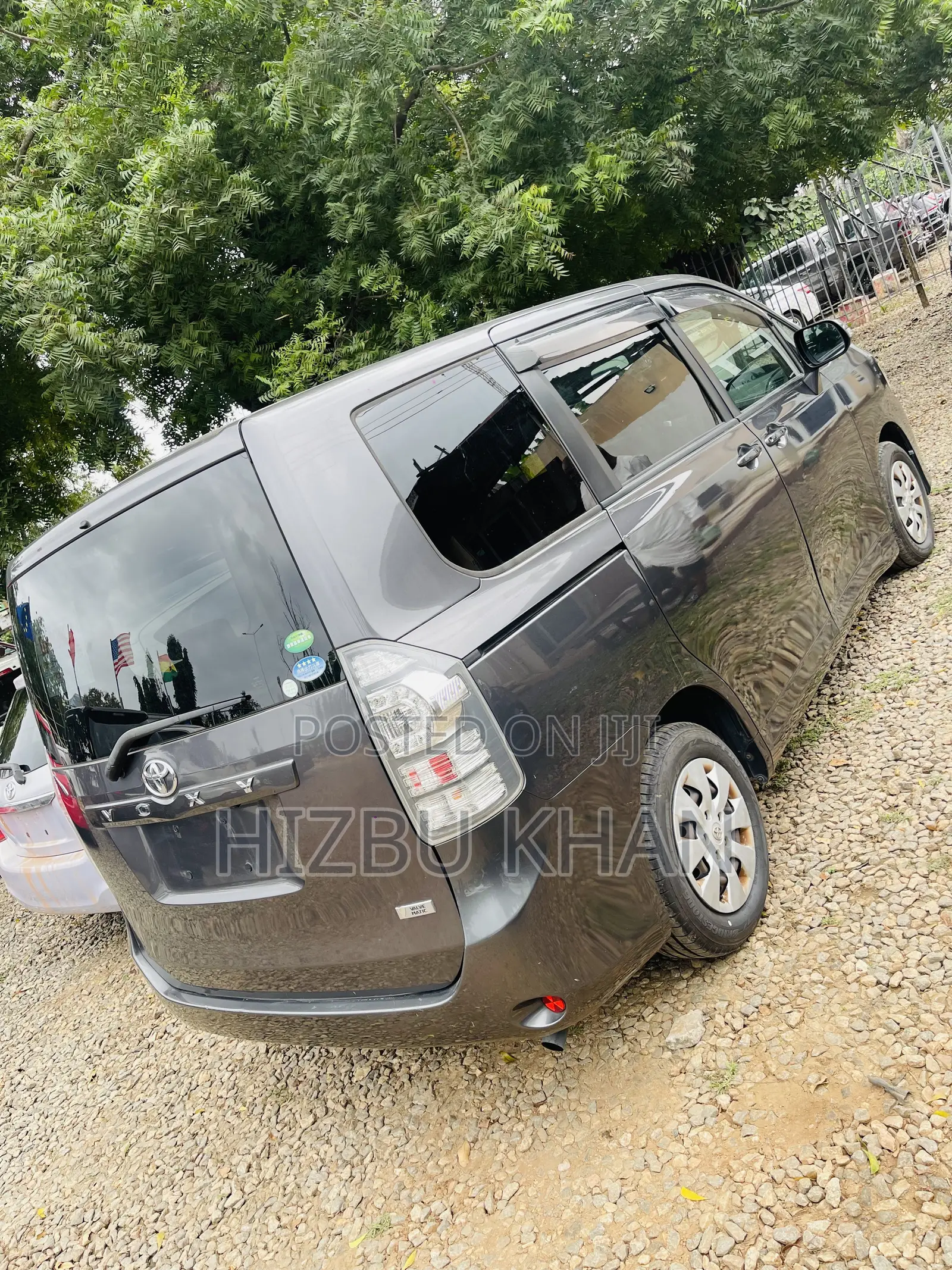 Toyota Voxy X L Edition 2WD 8-Seater 2012 Gray